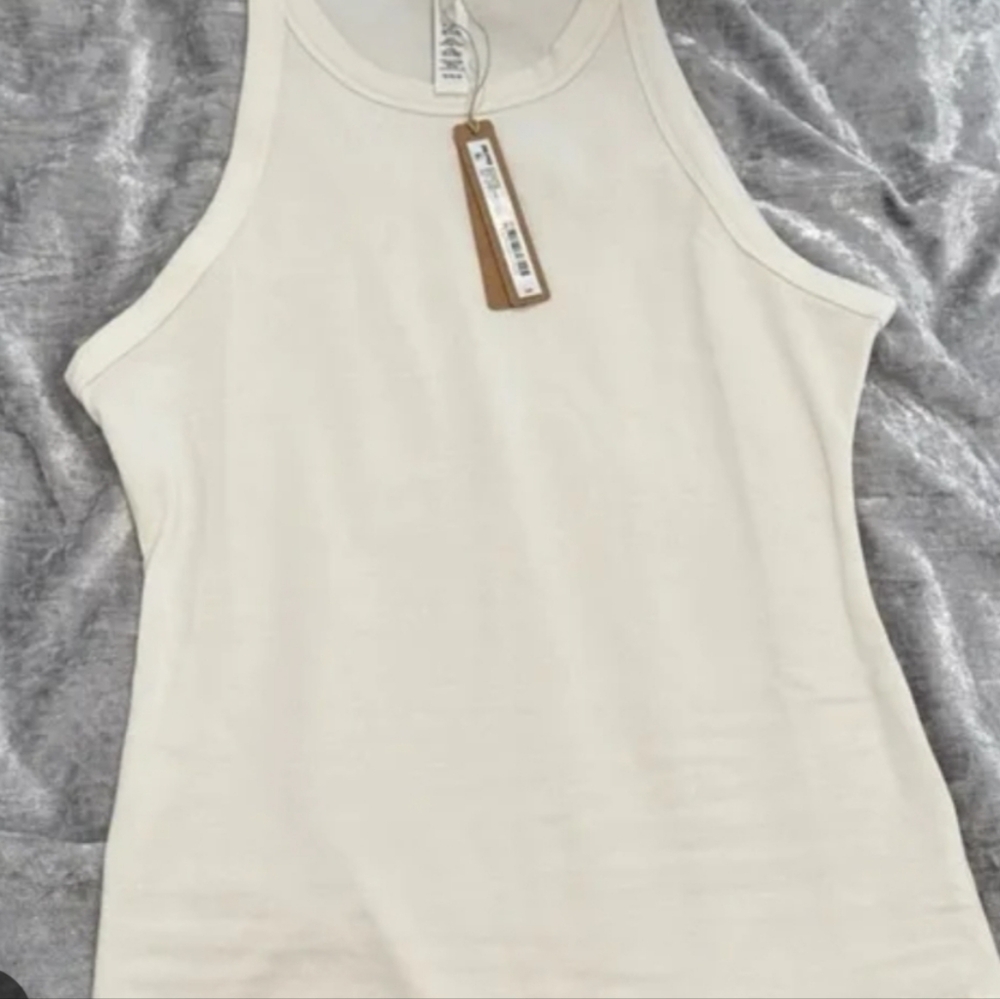 SKIMS Cream Tank Top - Picture 7 of 7